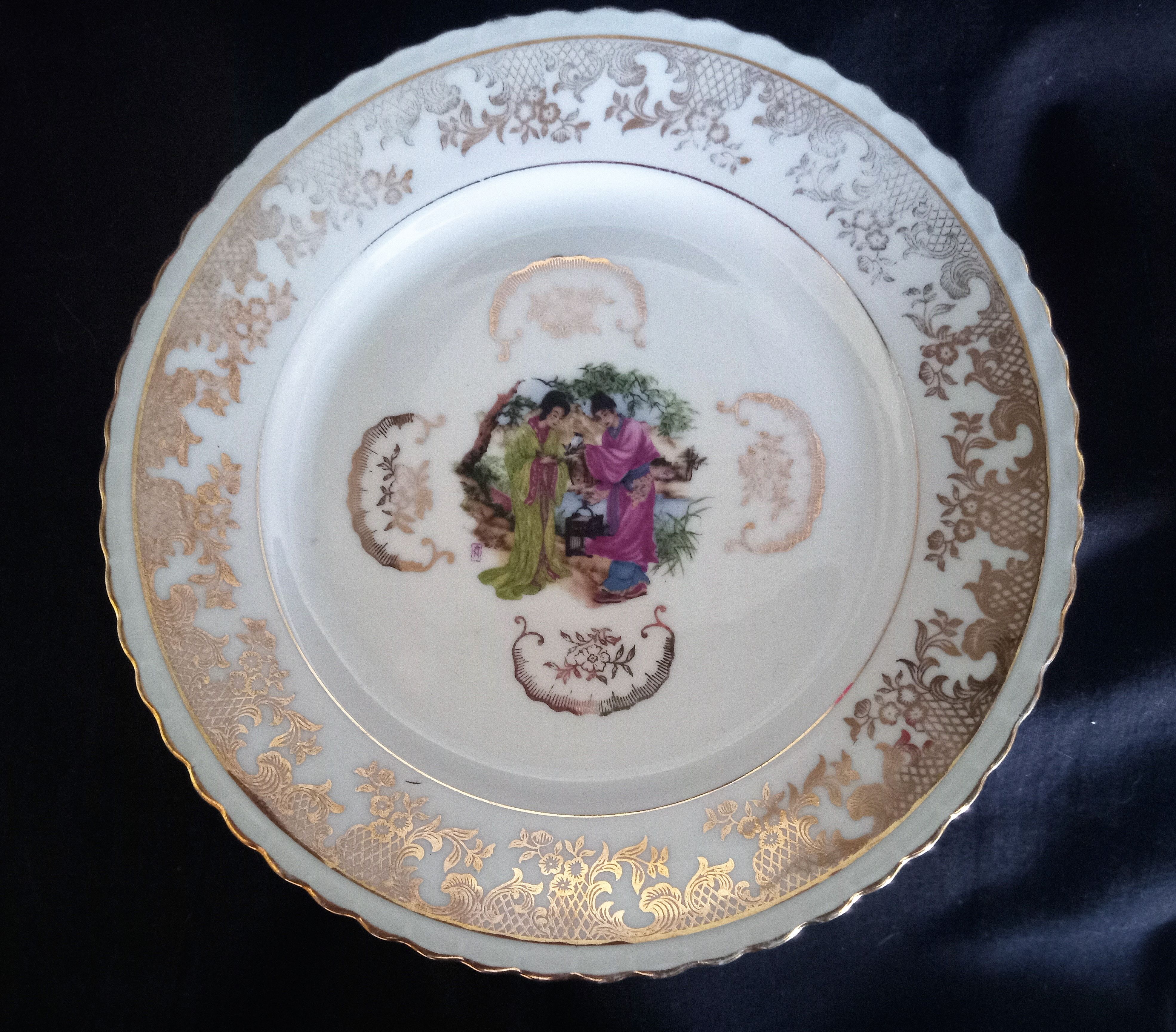 Set of 13 plates with Japanese motifs in real Limoges porcelain