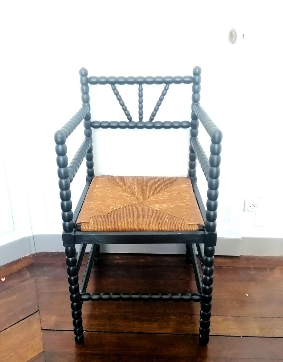 Fauteuil et chaise d'angle de style Louis XIII