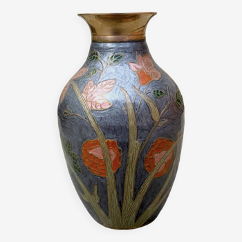 Vase vintage en laiton avec décor floral en émail cloisonné
