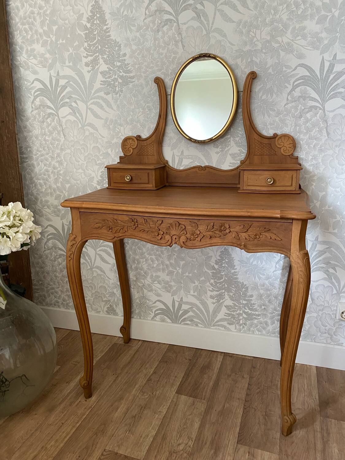 Dressing table