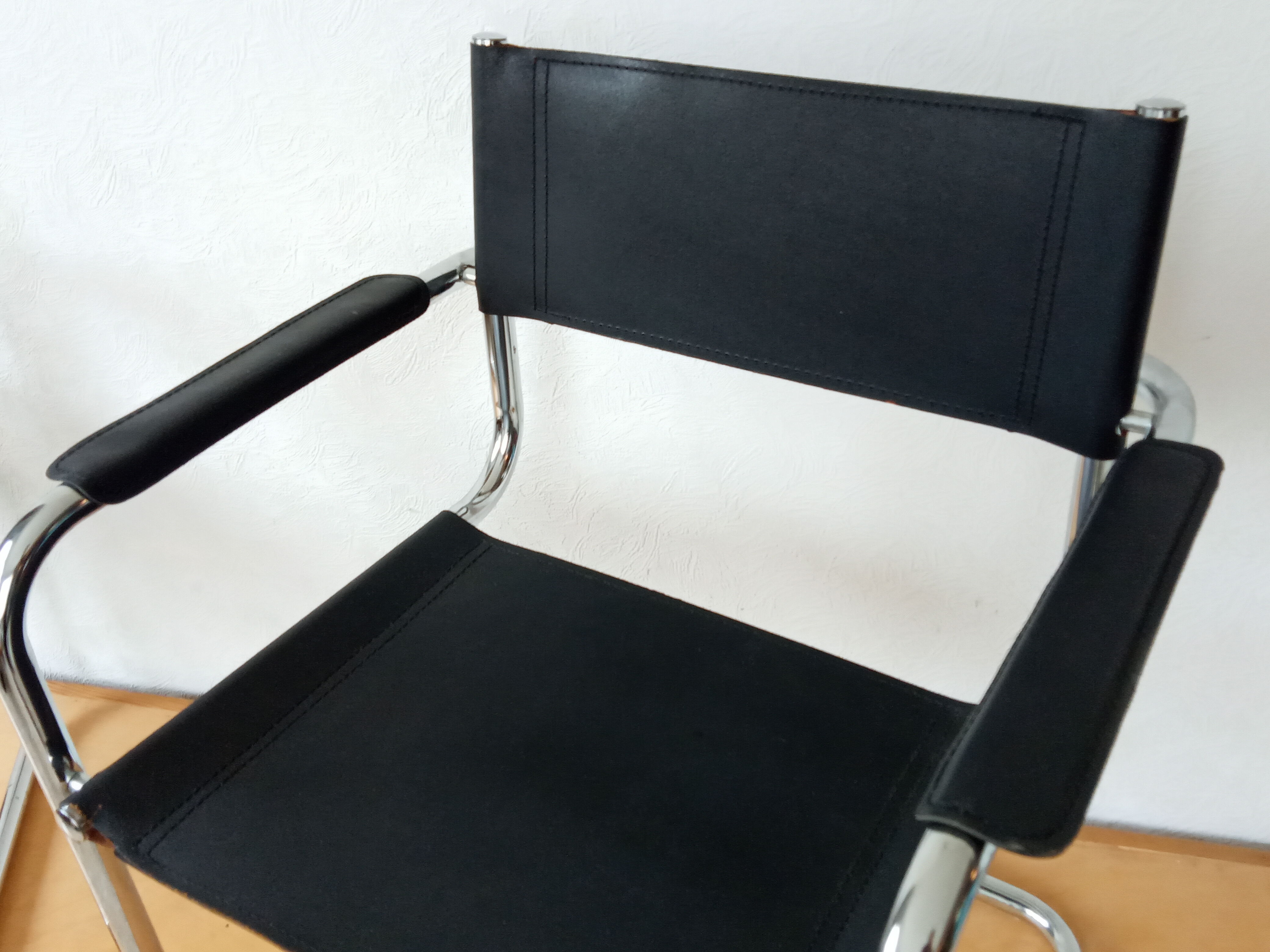Leather and chrome armchair from the 70s/80s