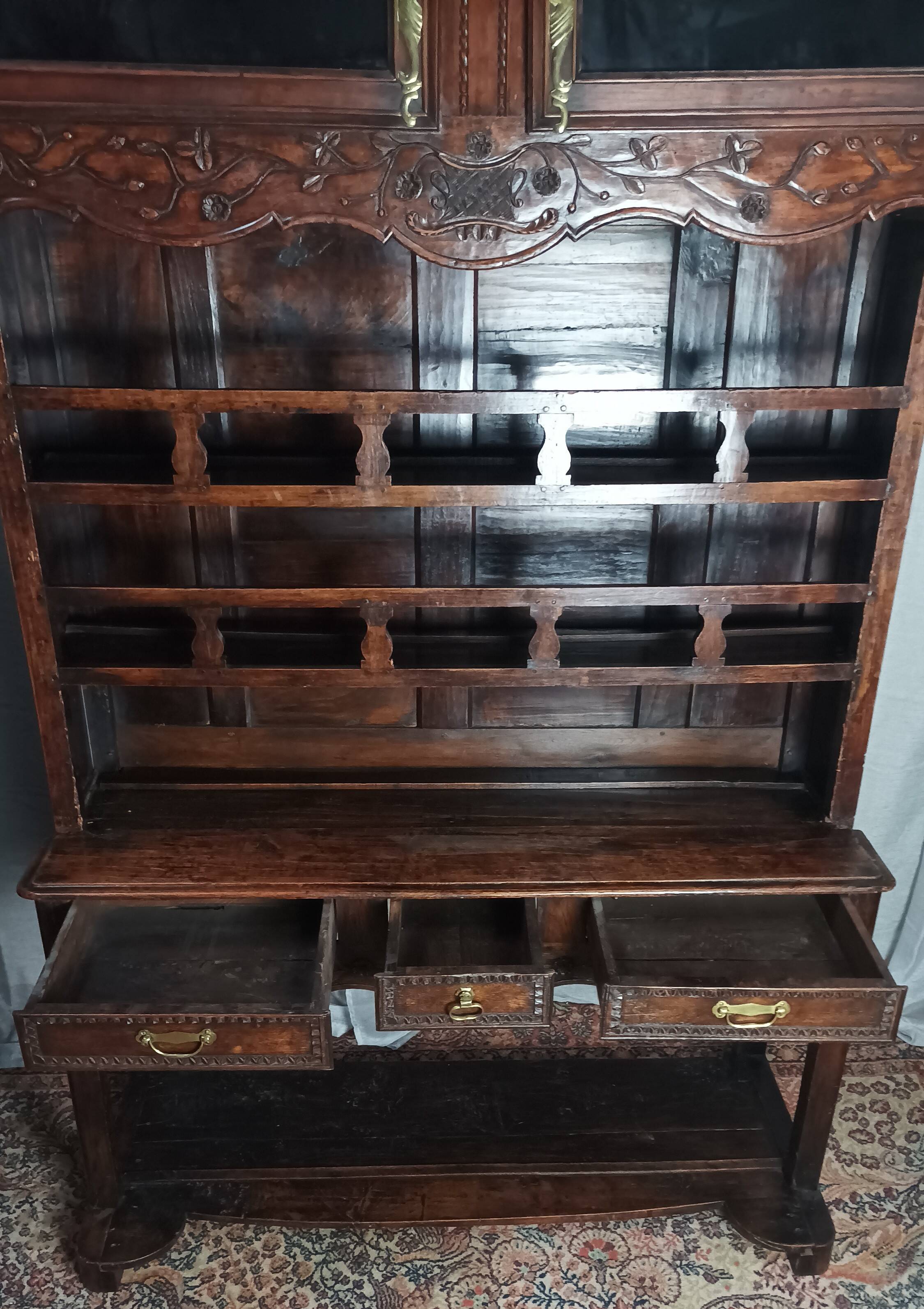 Provençal ash dresser