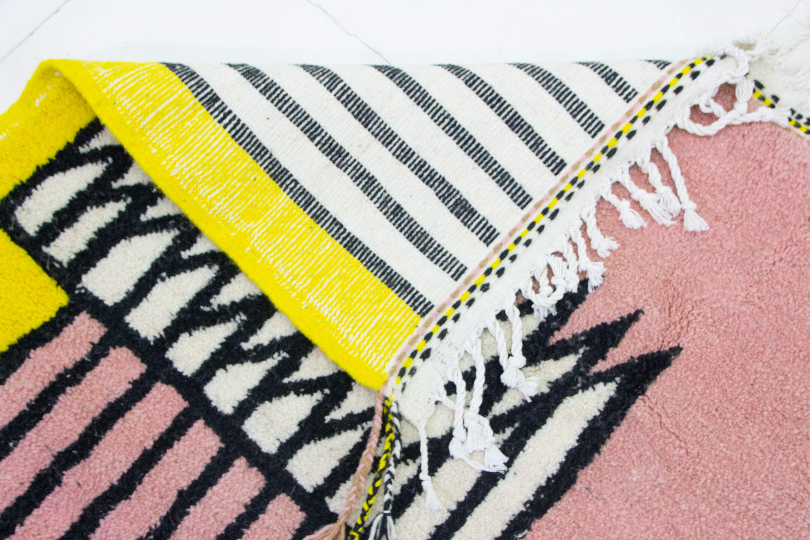Modern carpet 220x150cm