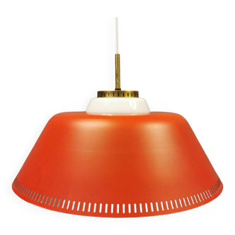 Lampe suspendue en métal laqué rouge et verre opale blanc laiteux années 1970, Danemark.