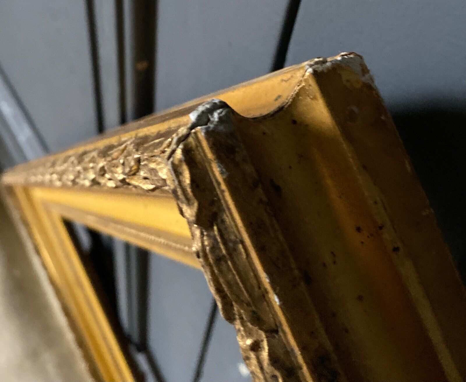 Gild frame nineteenth stucco decor of rinceaux