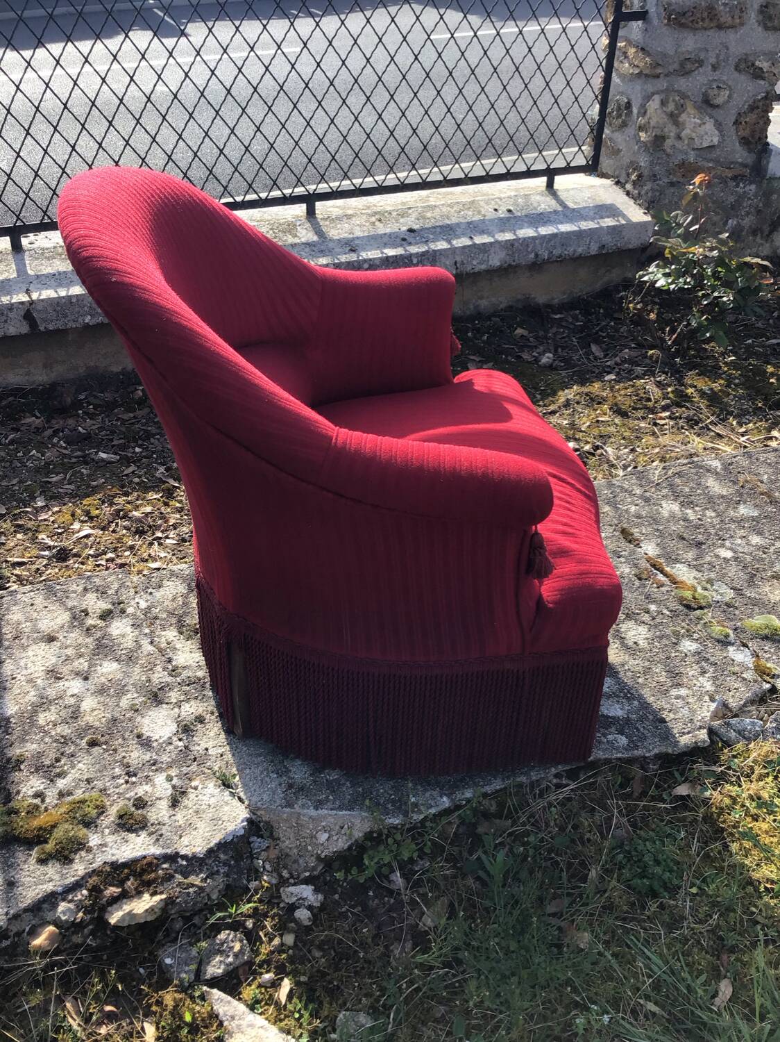 Red toad armchair