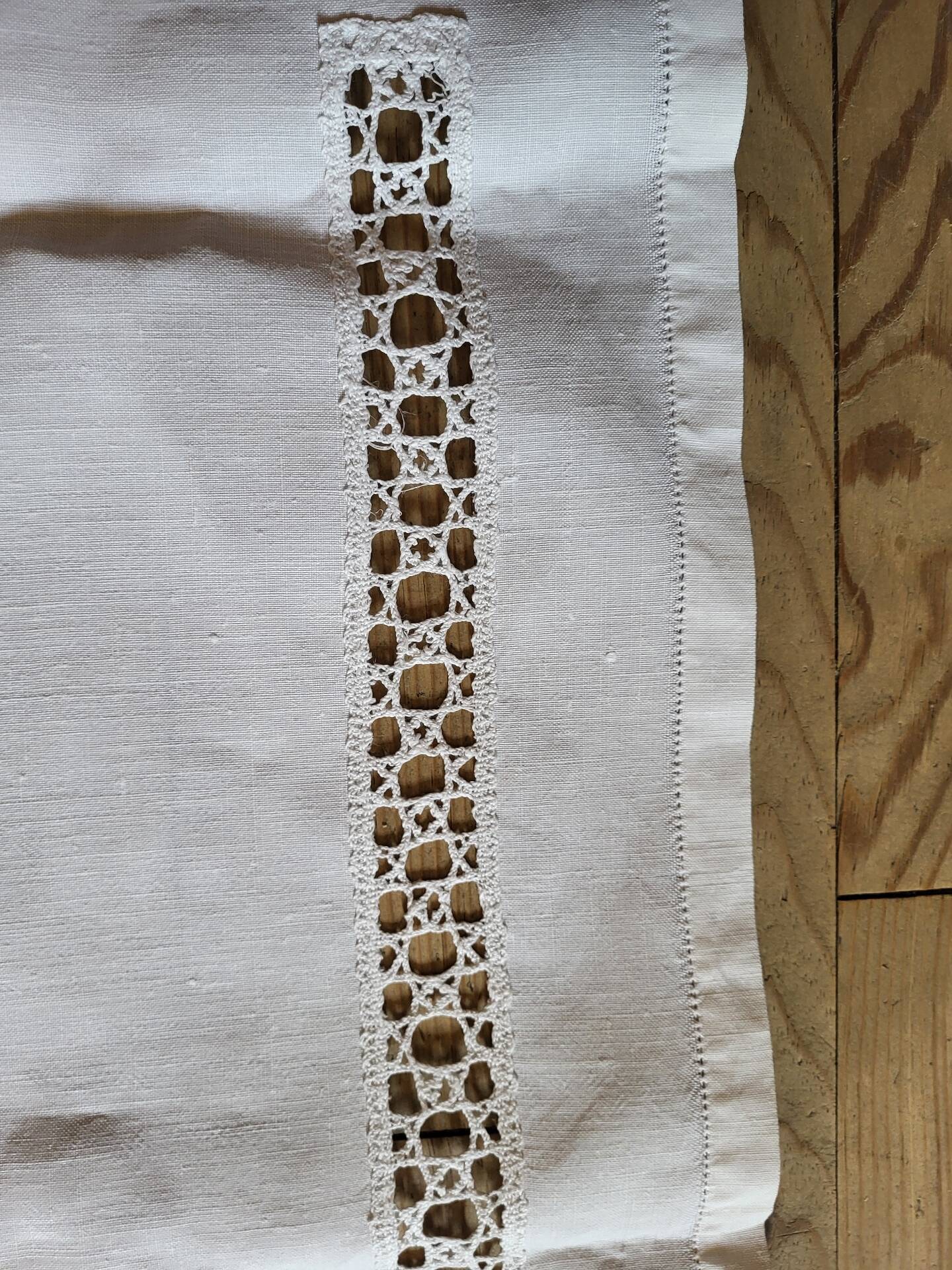 Chemin de table vintage en lin
