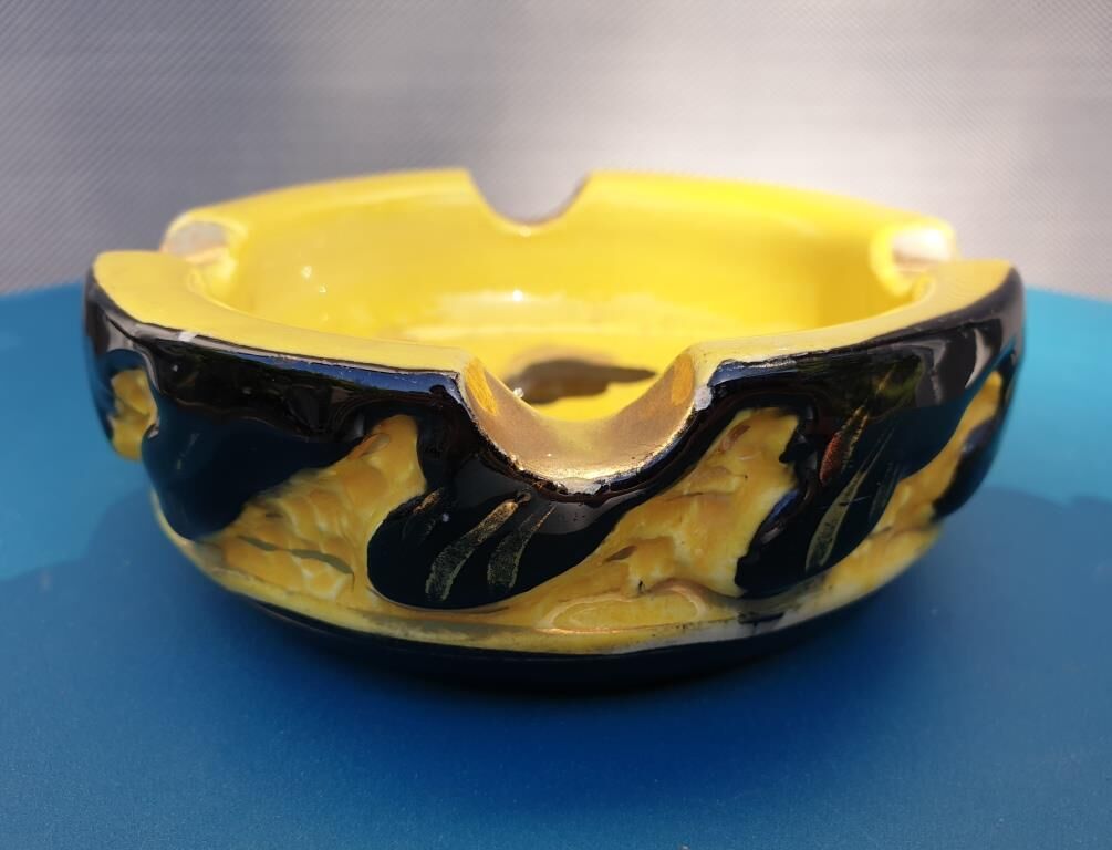 Ashtray yellow and black abstract drawing Monte-Carlo