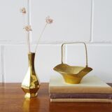 Vase et cuvette en laiton avec la poignée