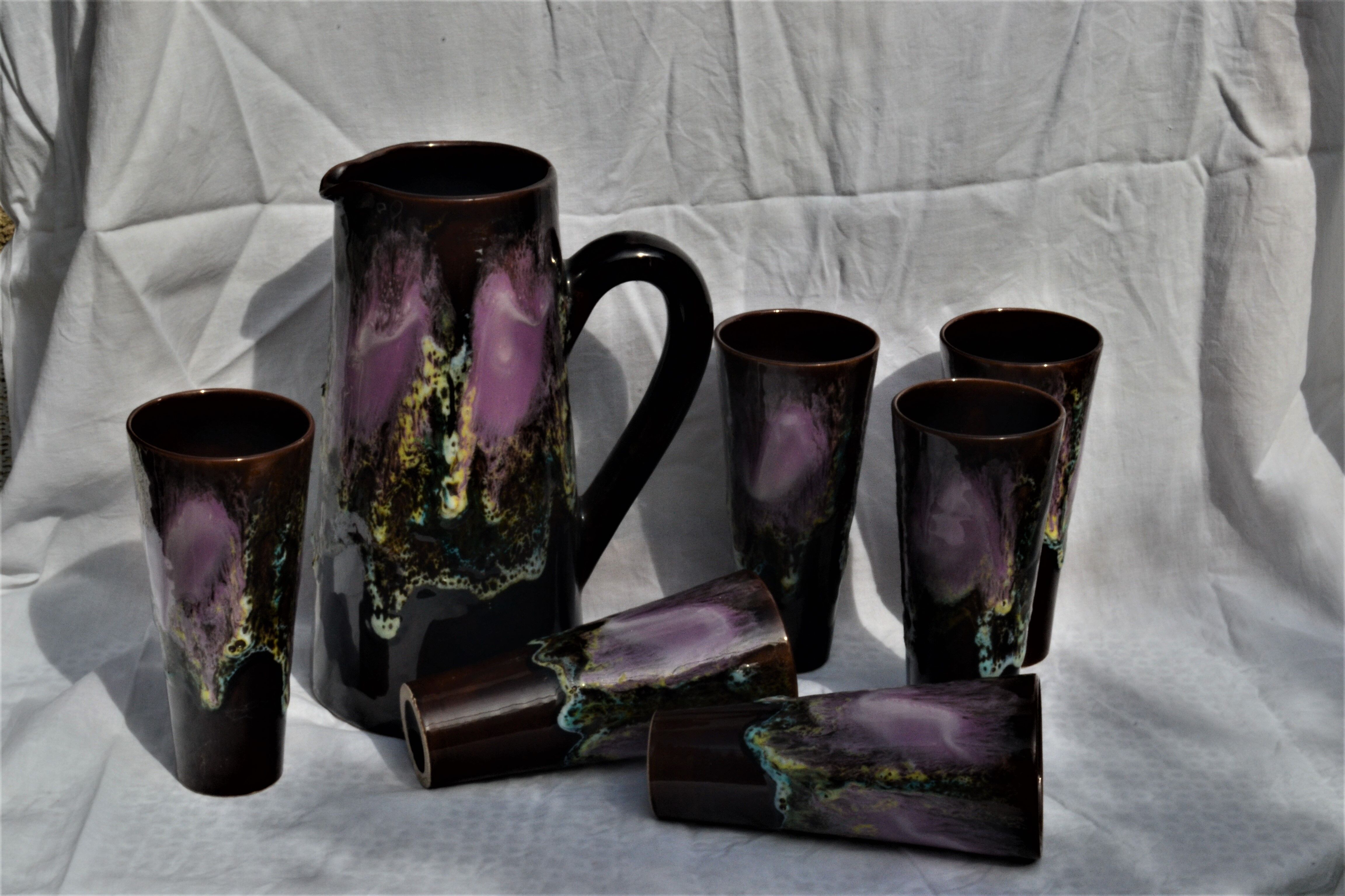 Carafe and six Vallauris glasses