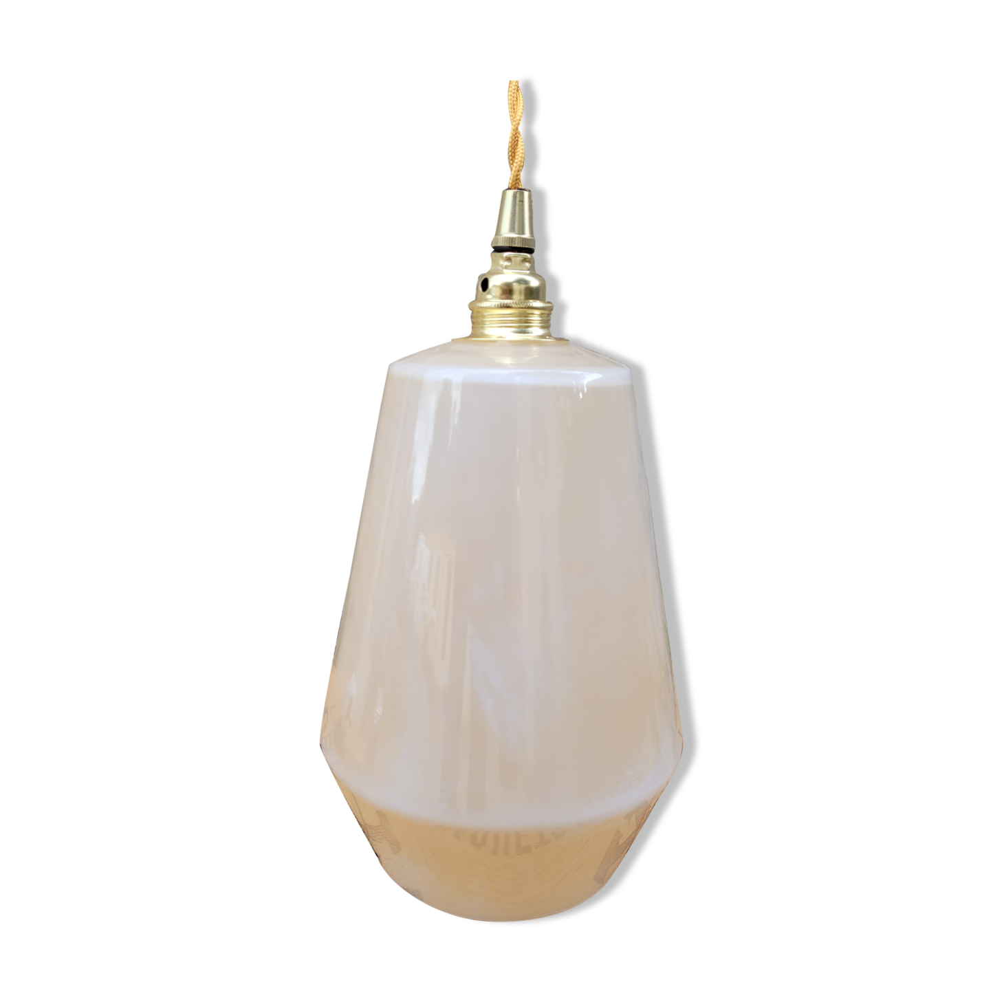 Opaline suspension