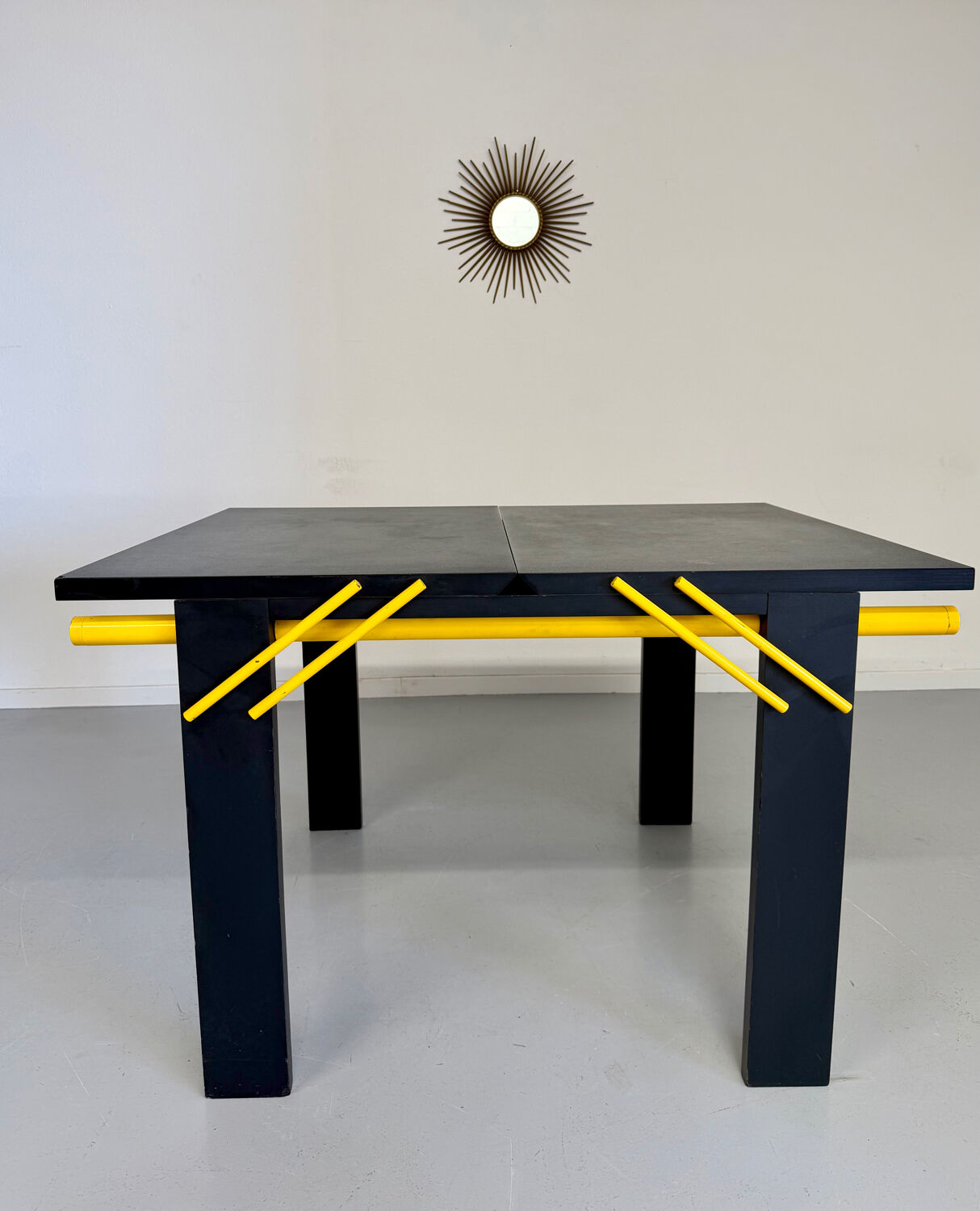 Table à manger extensible postmoderne design italien Lorenzo et Stefani, 1980