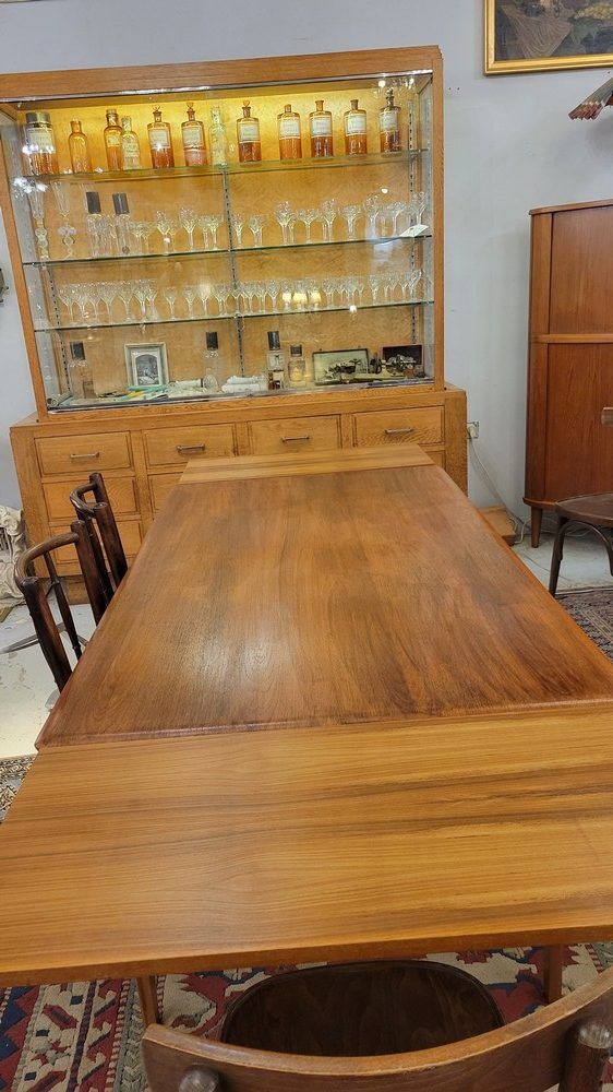 Extendable Scandinavian table