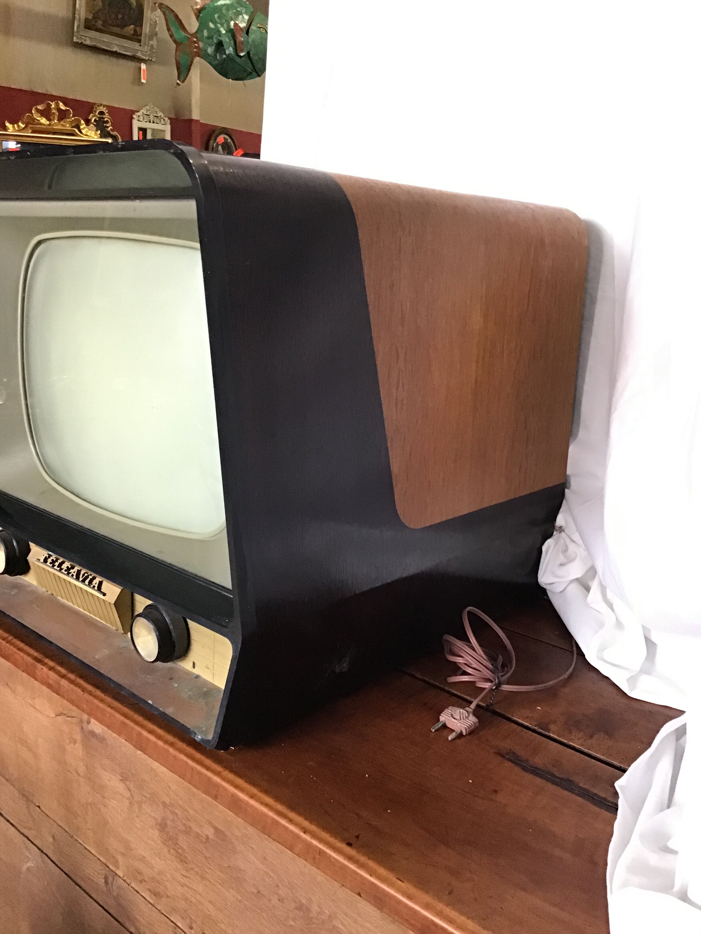 Téléviseur teleavia 1957