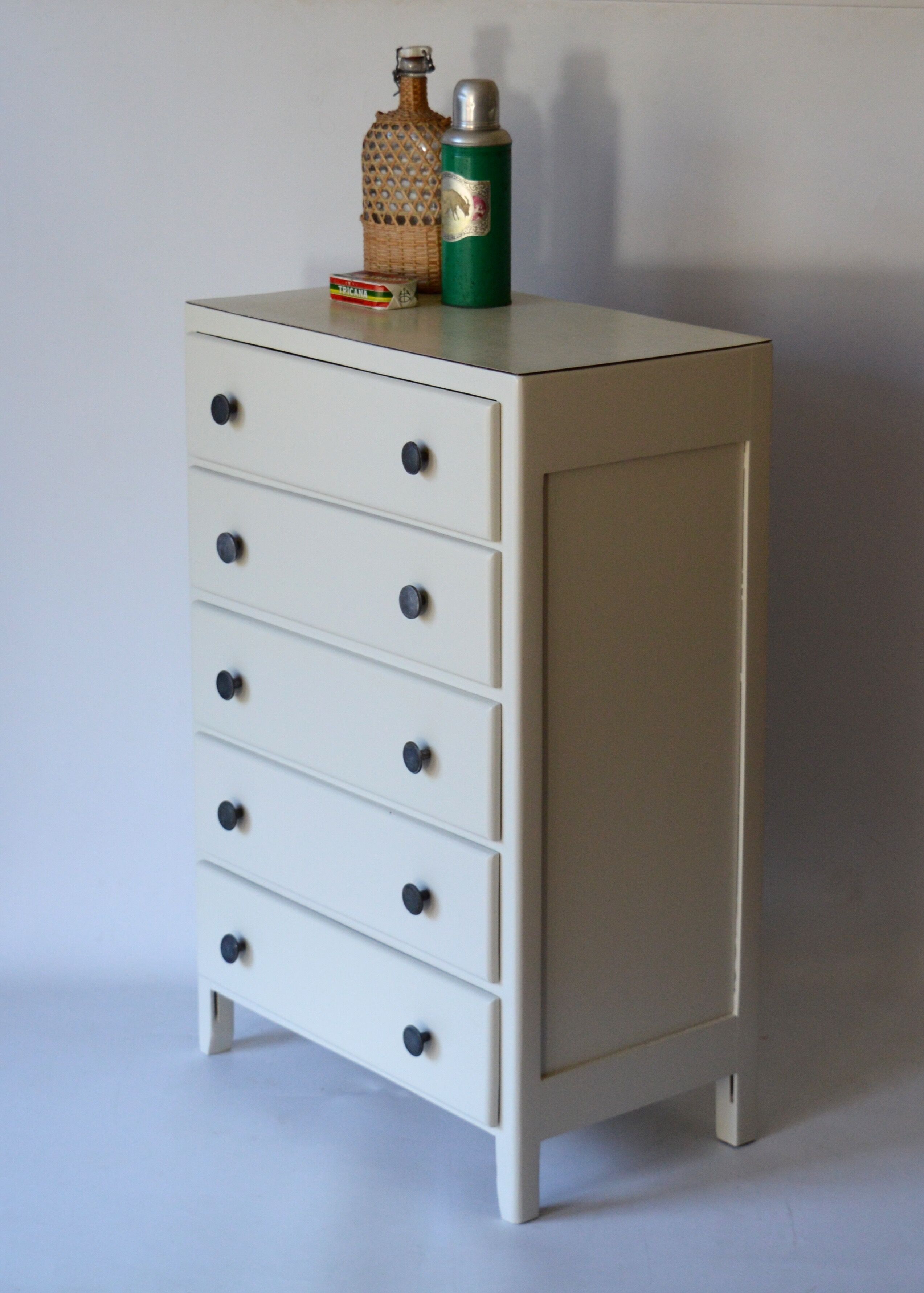 Chiffonier