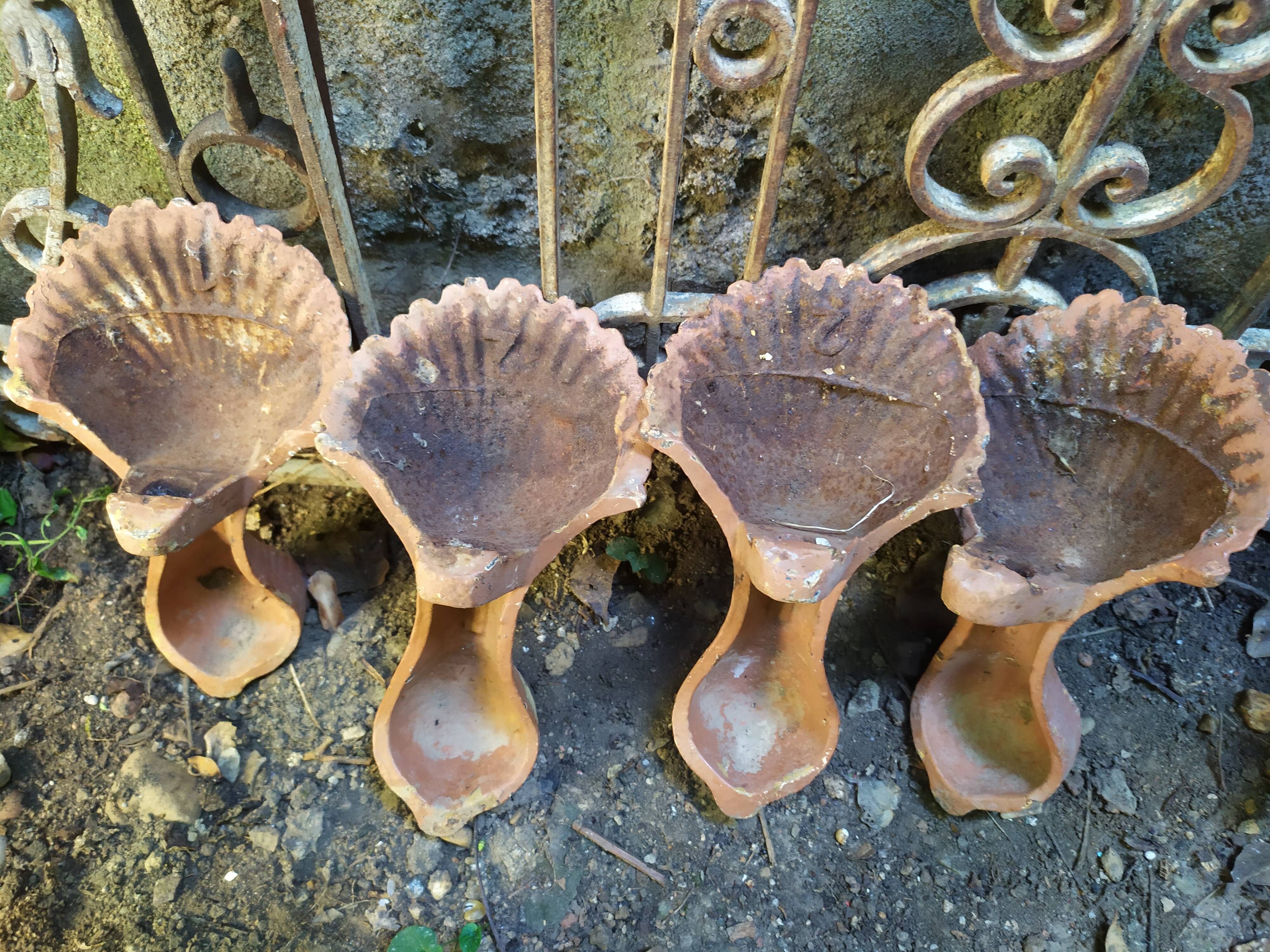 Cast iron bathtub legs