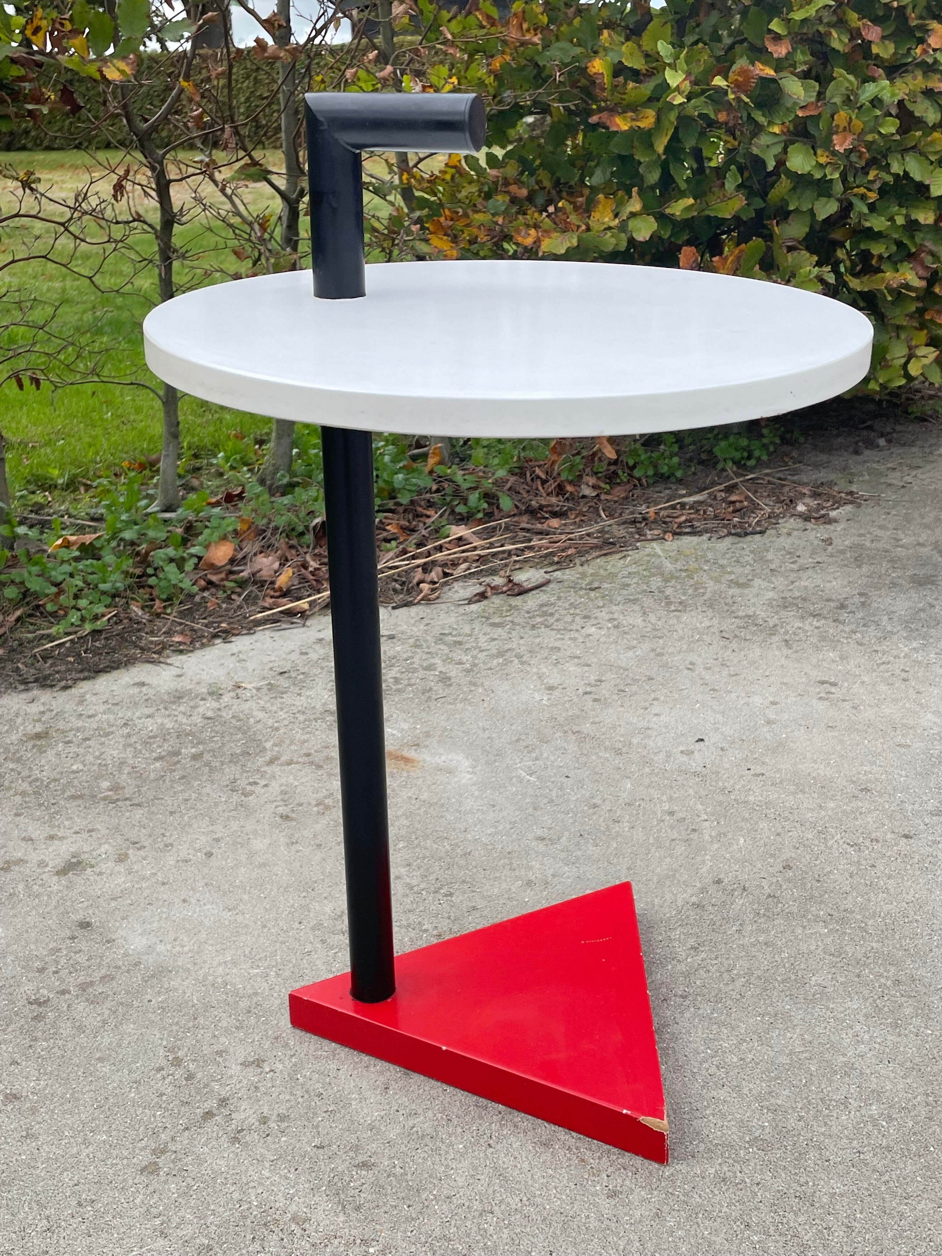 Vintage Memphis design side table table 80s design