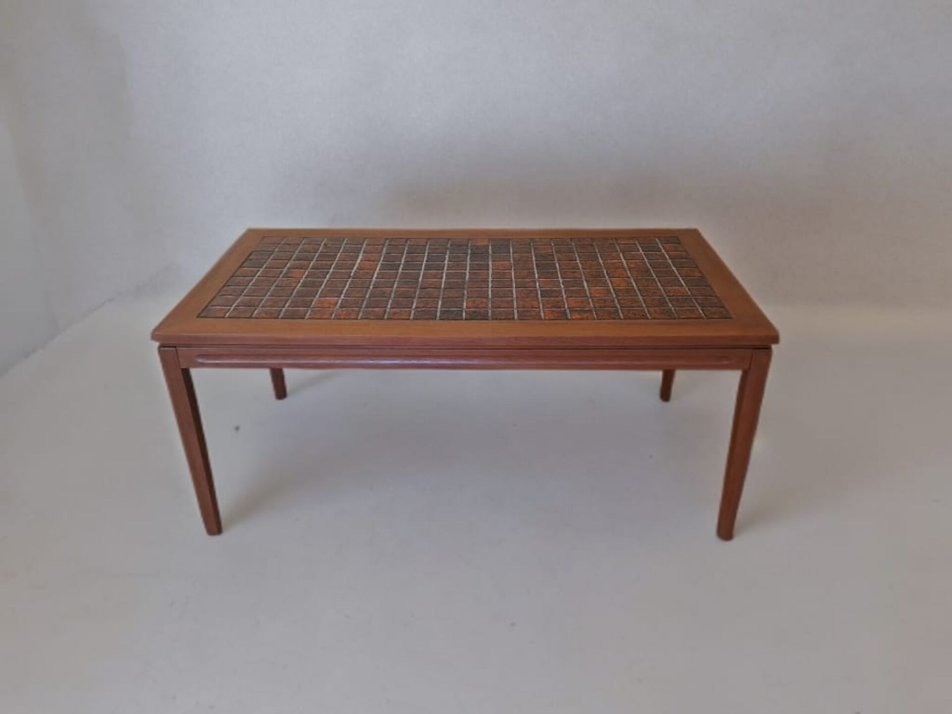 Table basse danoise en teck et céramique, 1960