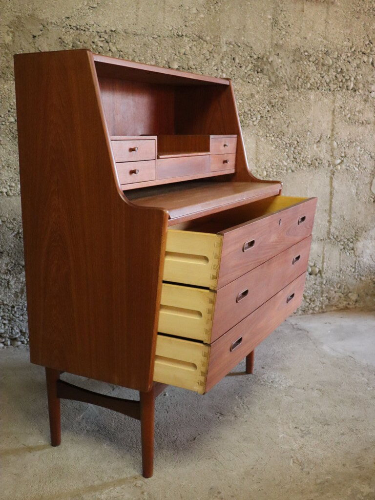 Scandinavian writing desk of Arne Wahl Iversen for Vinde Møbelfabrik 1960