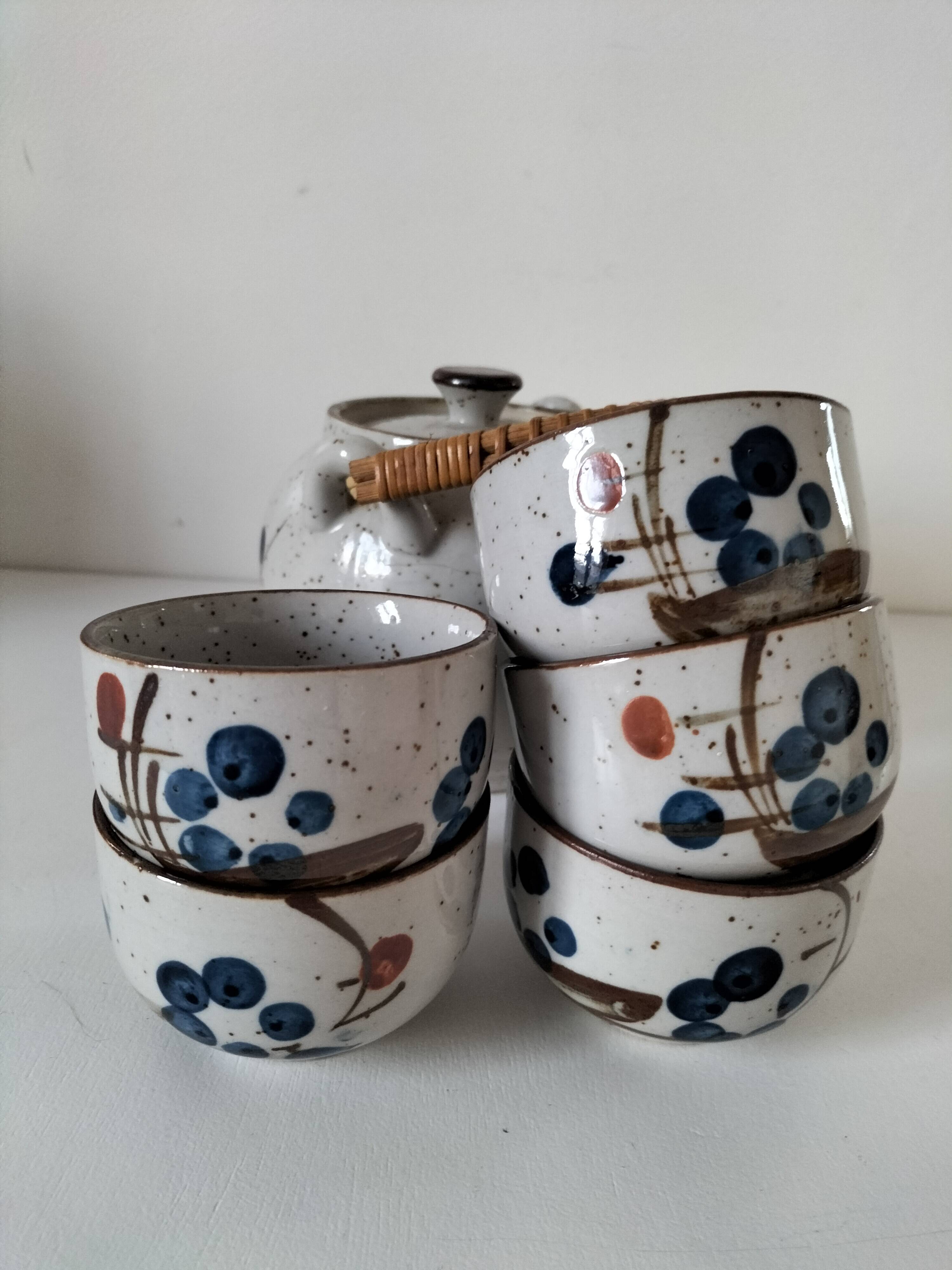 Japanese teapot and cups