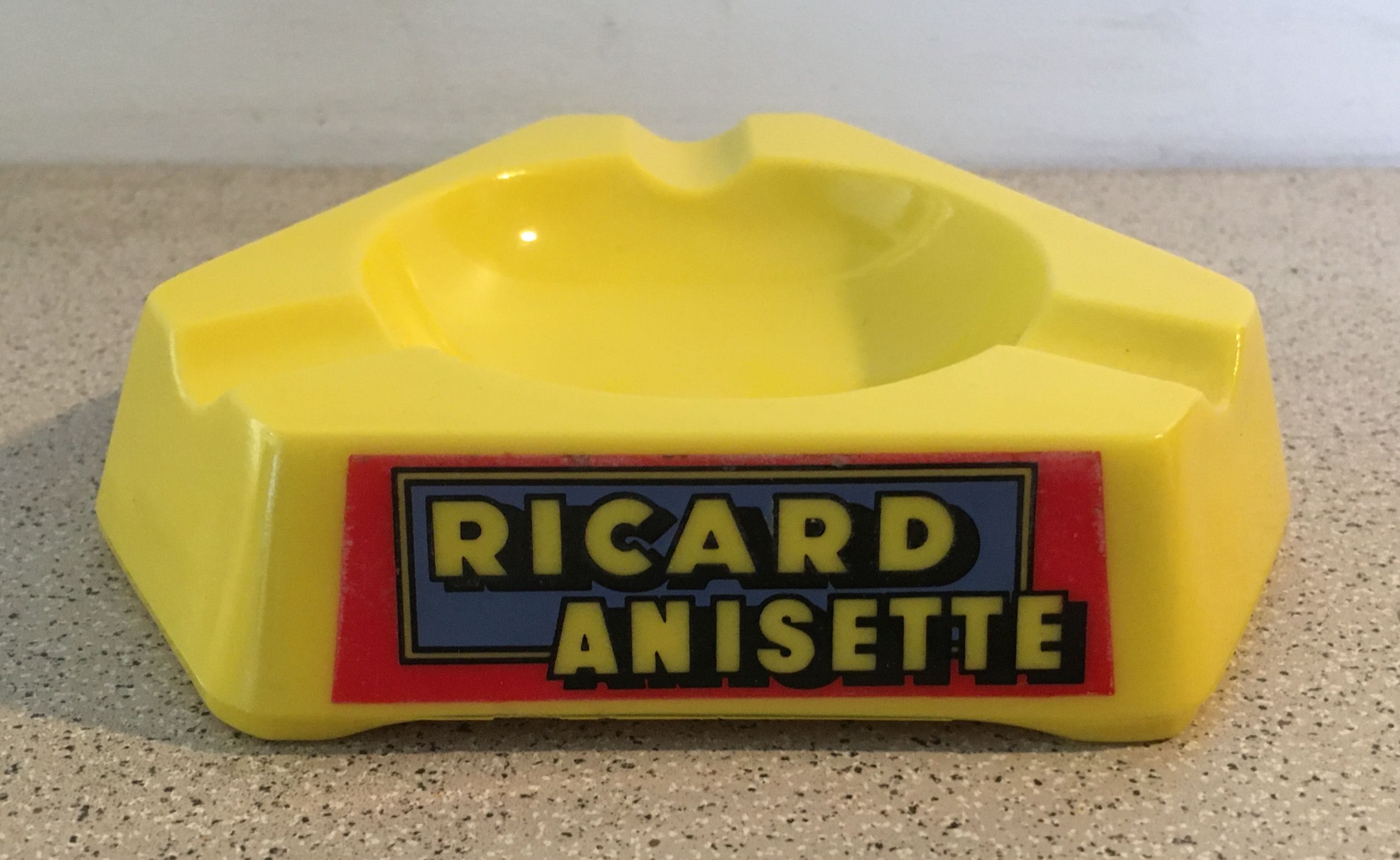 Cendrier Ricard vintage en opalex