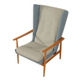 Fauteuil à oreilles des années 1950, aspect bicolore, bois de cerisier, récemment retapissé