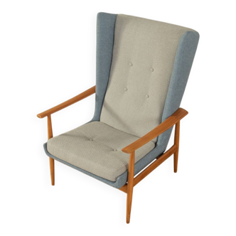 Fauteuil à oreilles des années 1950, aspect bicolore, bois de cerisier, récemment retapissé