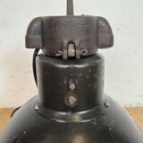 Suspension industrielle Bauhaus en tôle émaillée noire, années 1930
