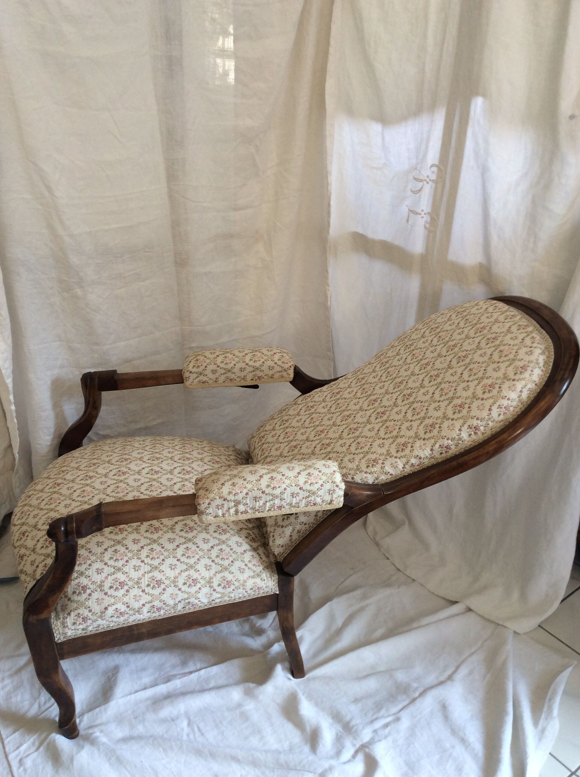 Armchair Voltaire massive walnut XlXeme