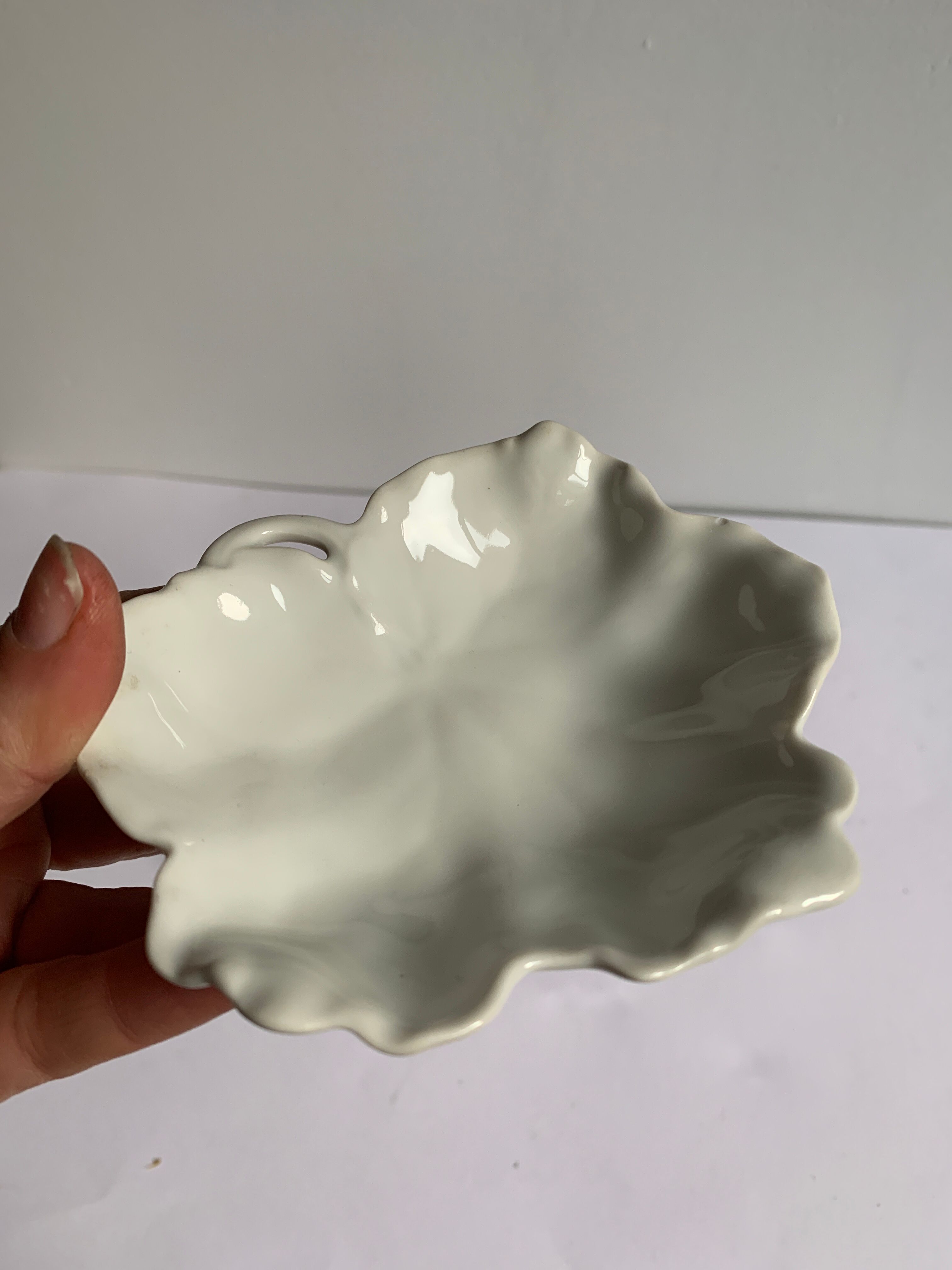 Porcelain ramekins vine leaf