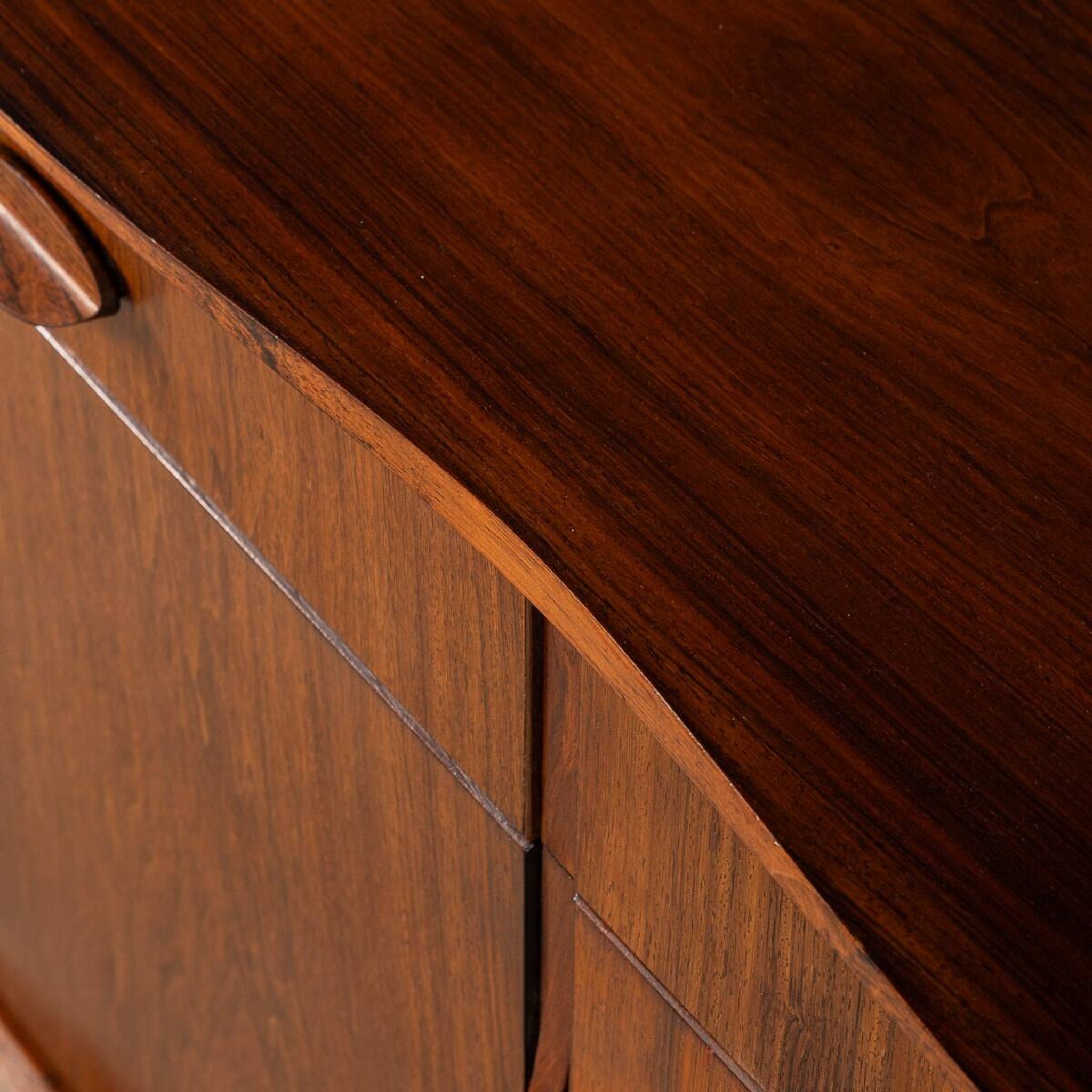 20thC ENGLISH ROSEWOOD SIDEBOARD BY GORDON RUSSELL c.1967