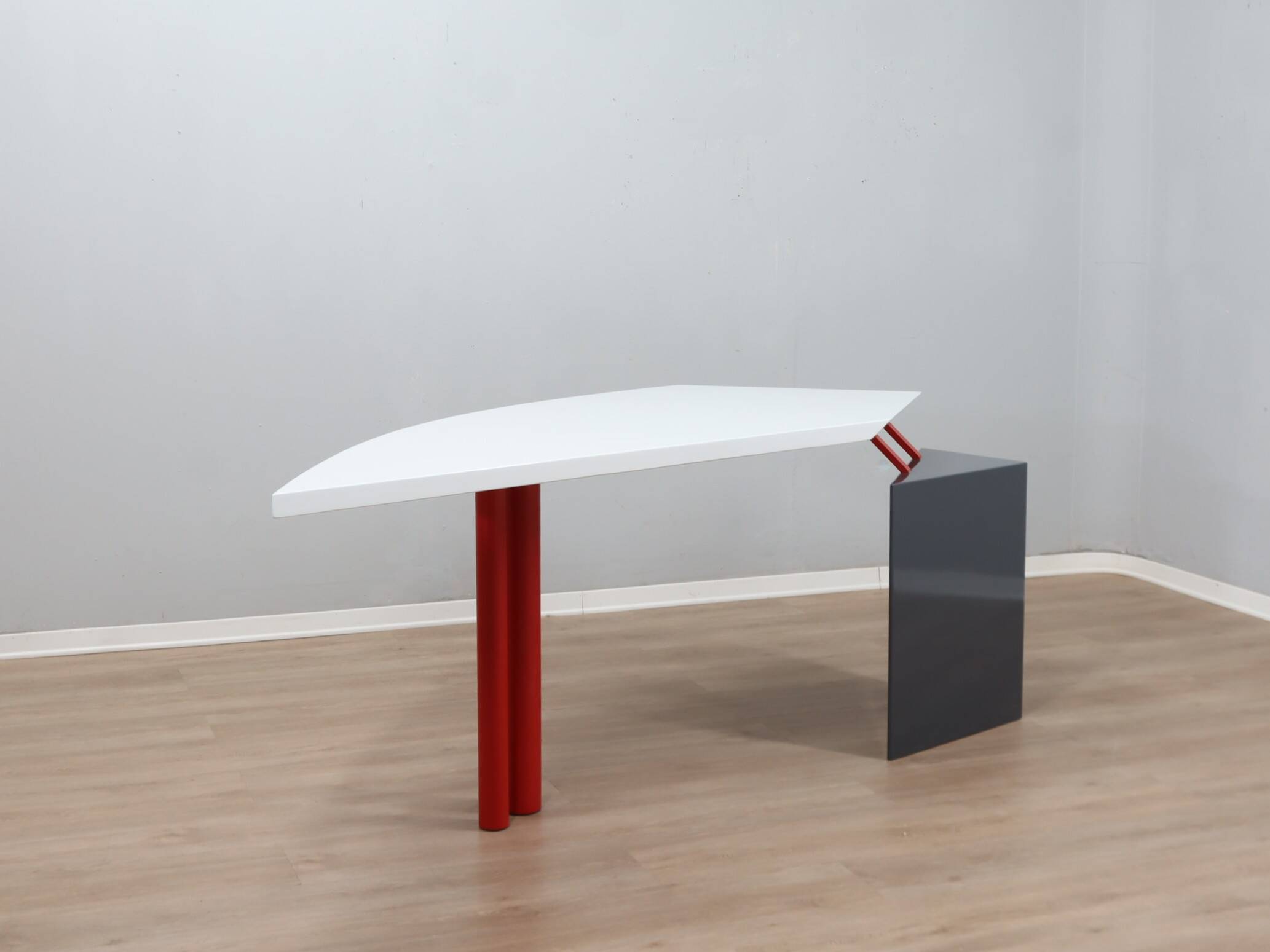 Post-Modern writing desk by Saporiti design Franco Corradini 1980s
