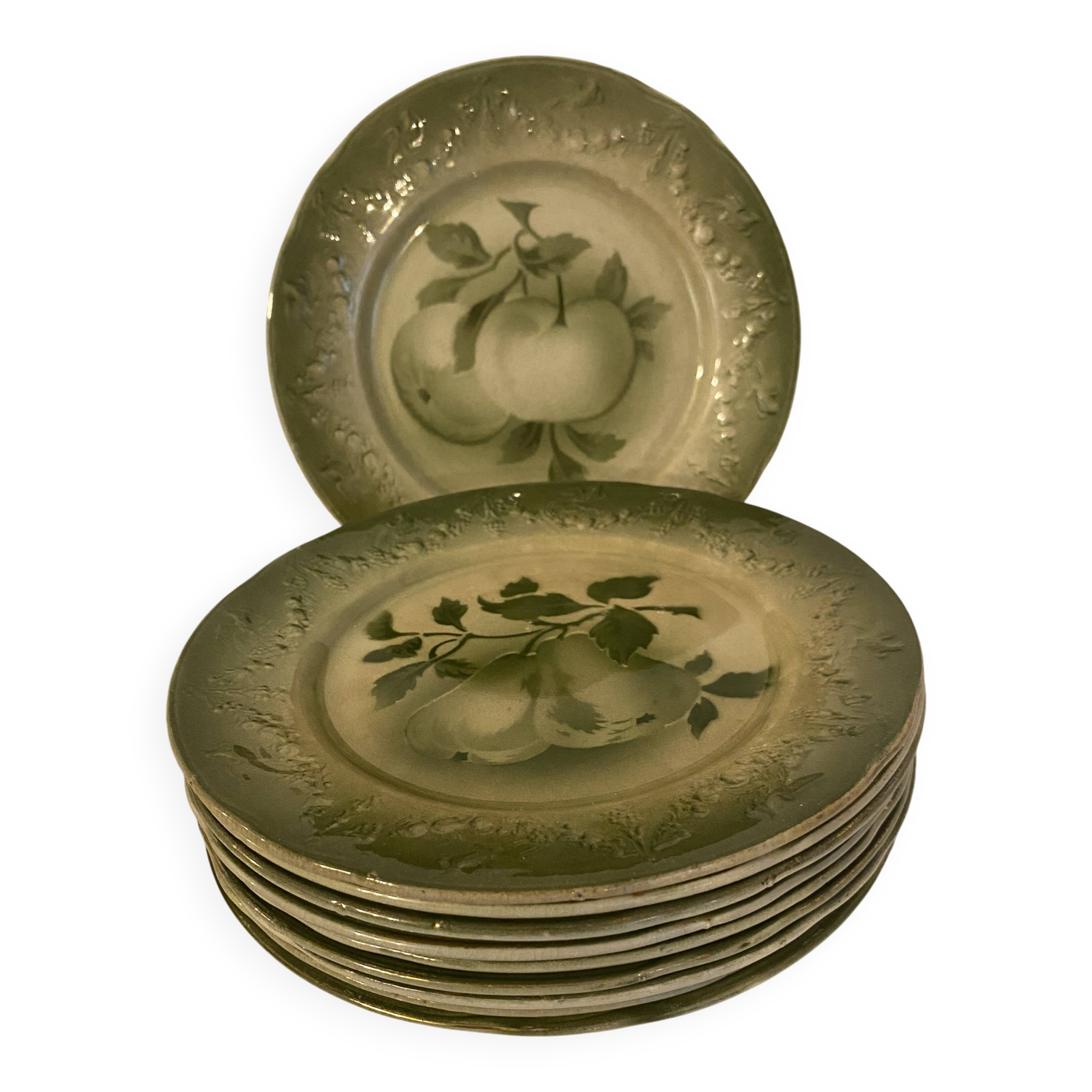 10 assiettes à dessert en barbotine Keller et Guerin Lunéville