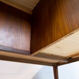 Desk in teak of danish design from the 1960s