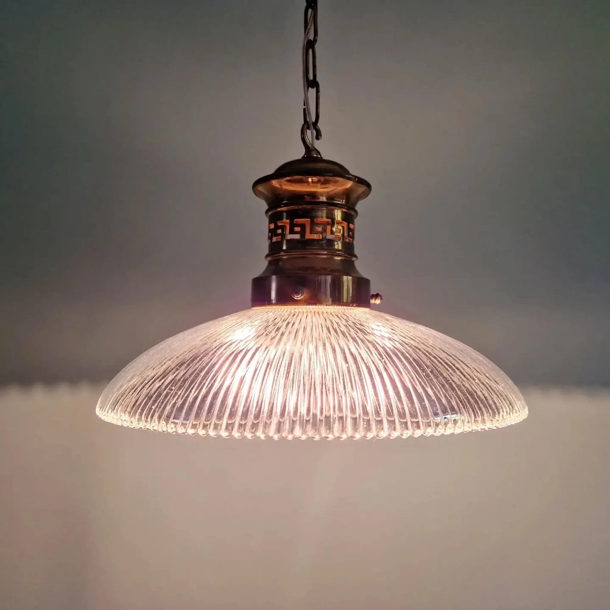 Art Deco glass pendant light with ribbed transparent design, 1920-30.