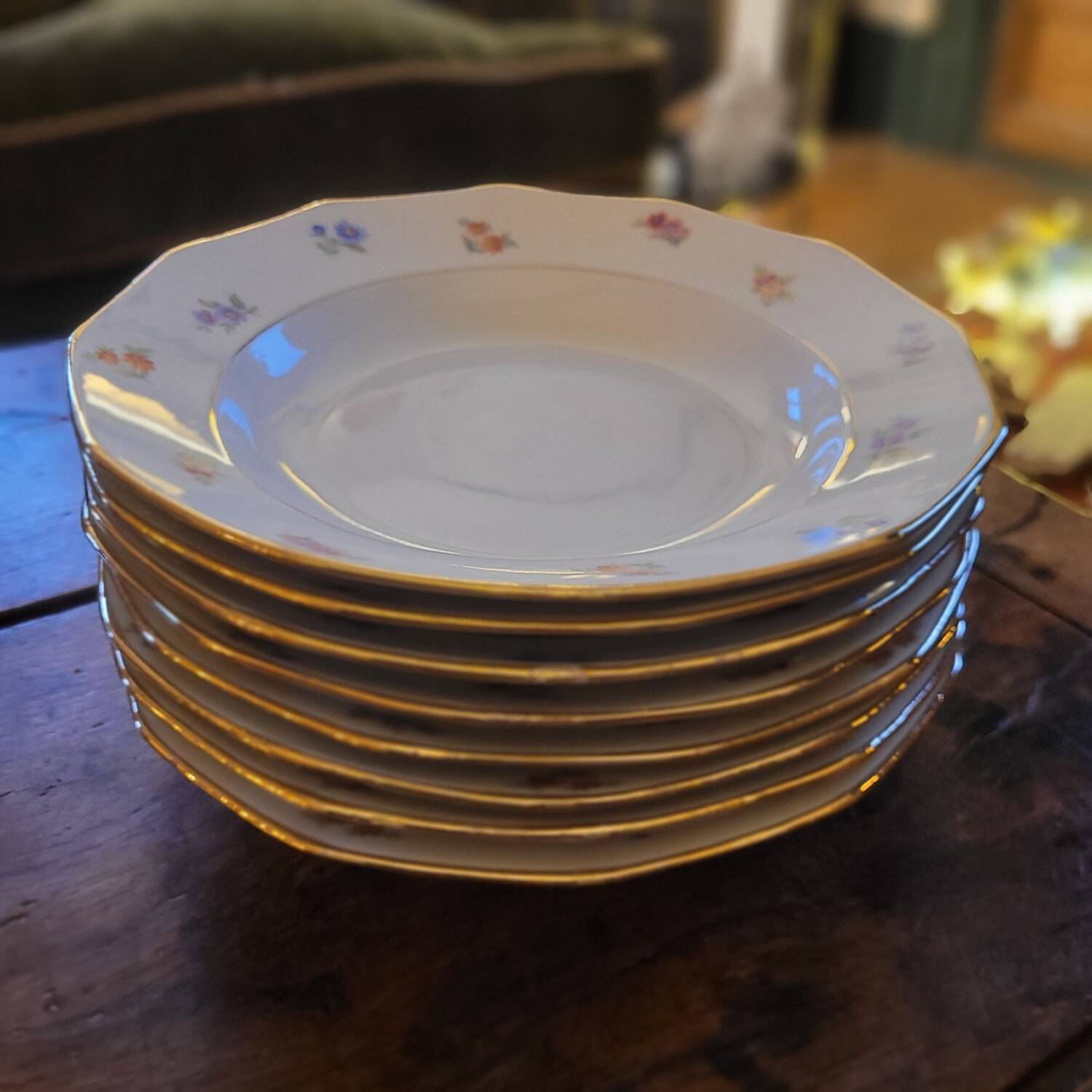 Porcelain soup plates - Decorated with small flowers and a gold rim
