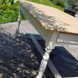 Farm table