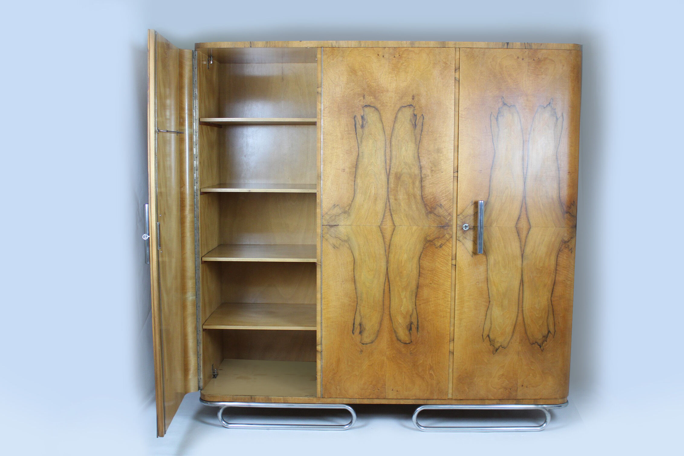 Bauhaus chromed tubular steel wardrobe, 1930s