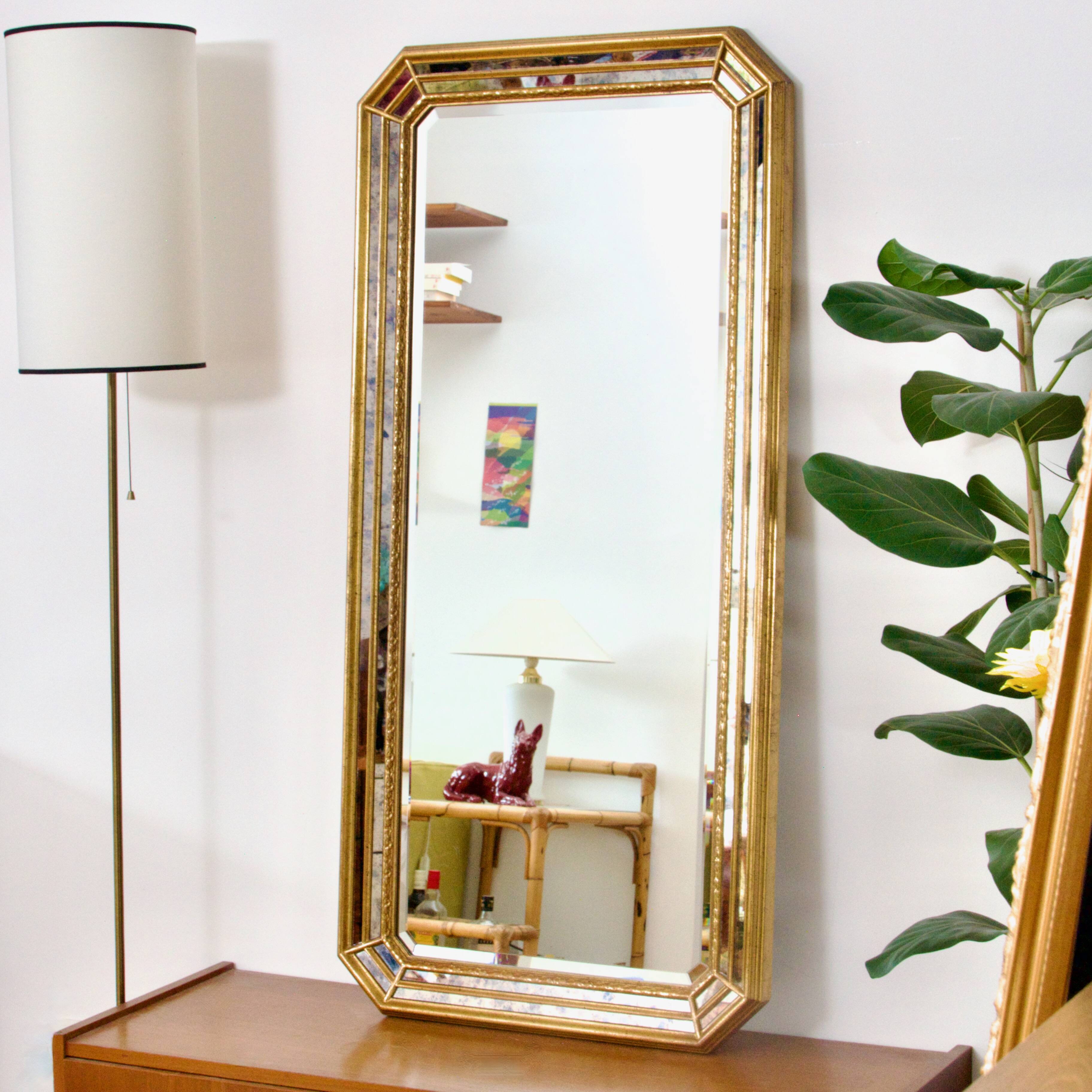 Grand miroir doré biseauté à parcloses vintage