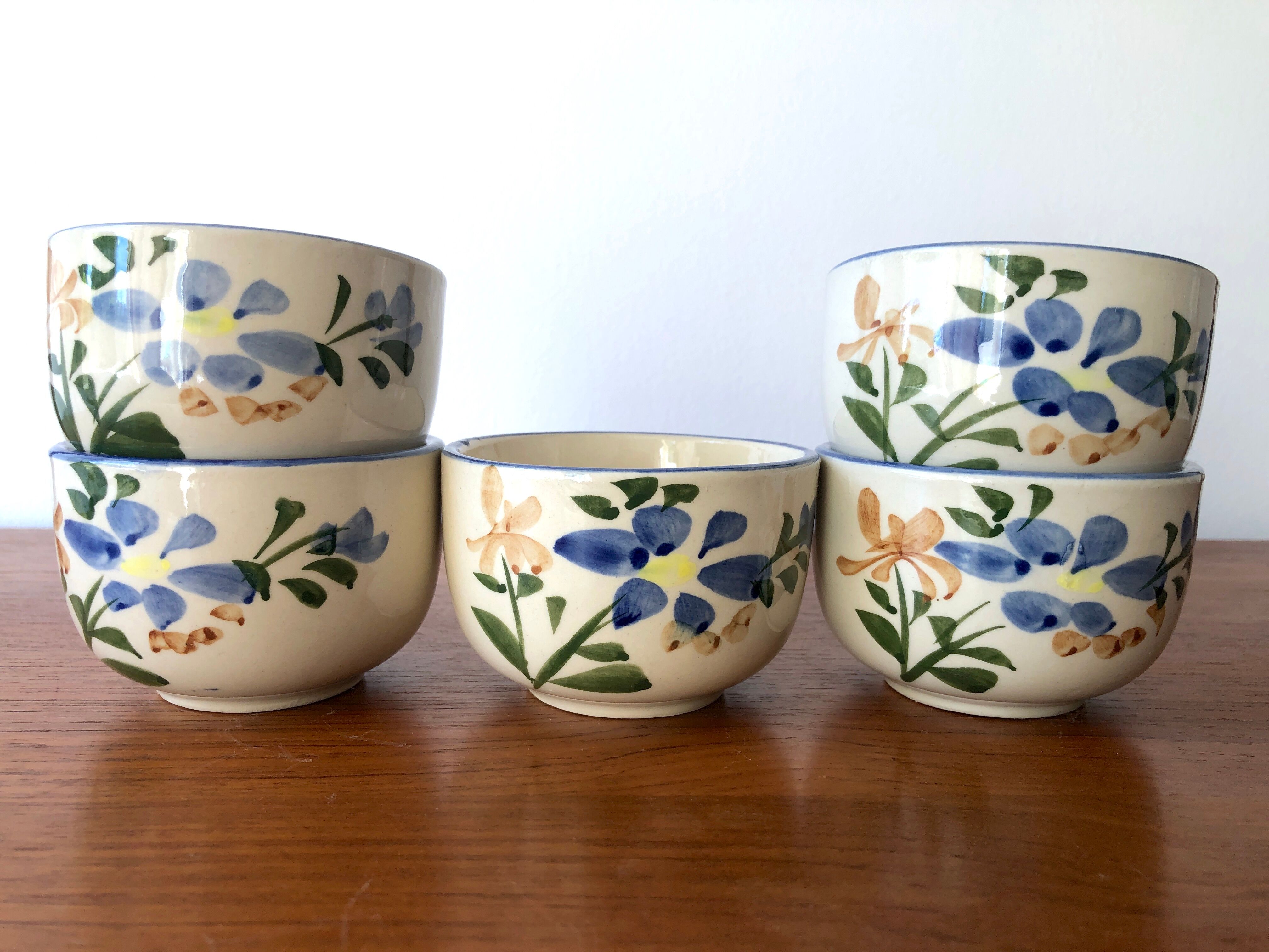 Porcelain tea bowls