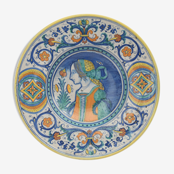 Round dish in Deruta earthenware