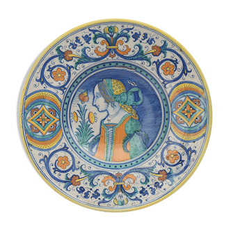 Round dish in Deruta earthenware