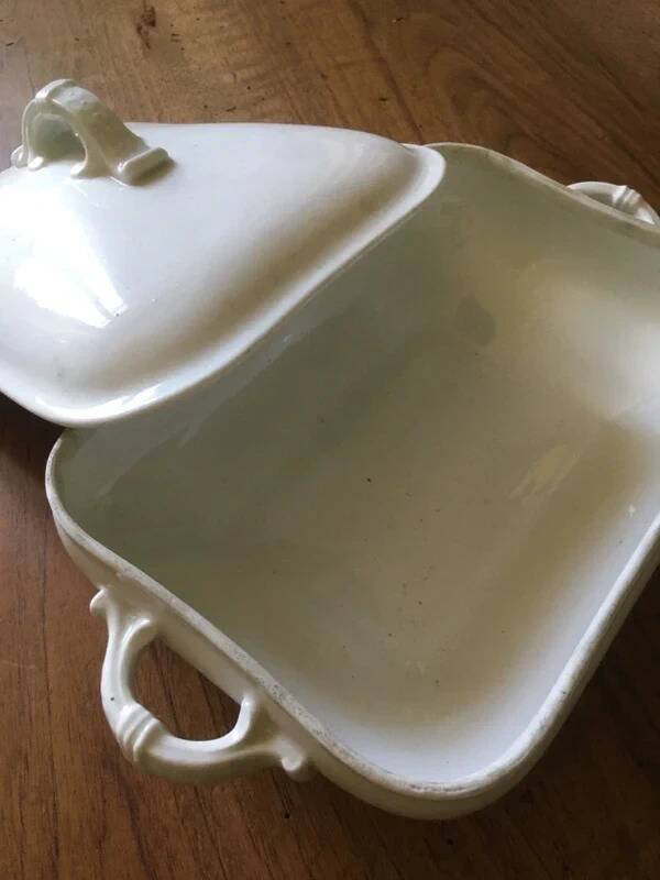 Rare white soup tureen haviland & co limoges h & co l with lid and handles.