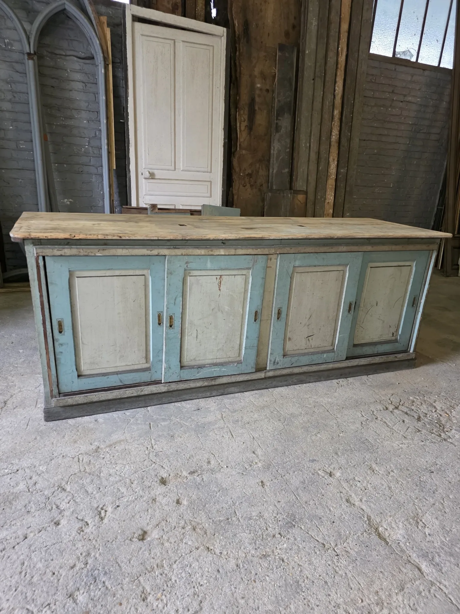 Comptoir de magasin ancien 