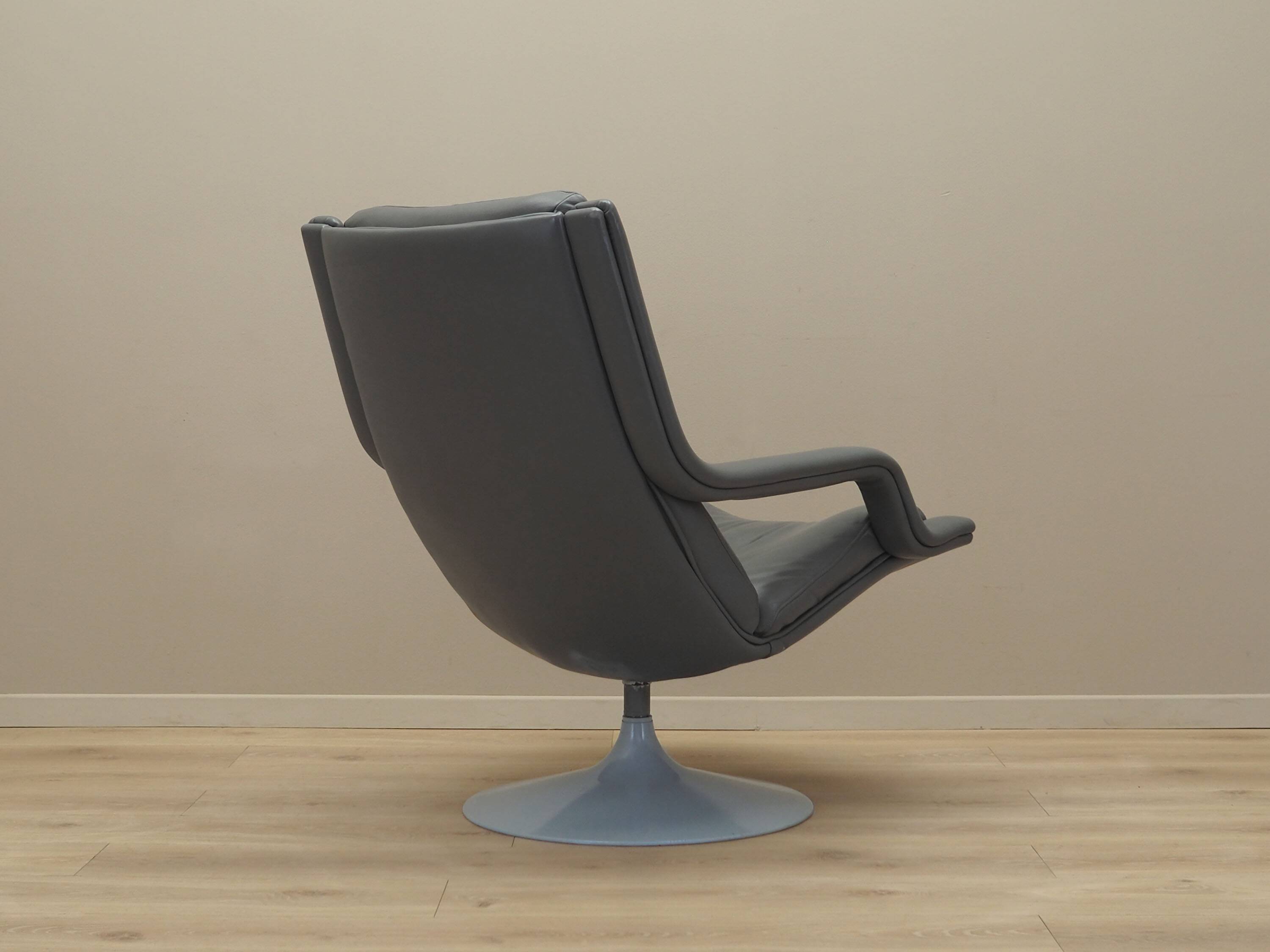 Fauteuil pivotant en cuir gris, design danois, années 1960, designer : Geoffrey Harcourt, éditeur : Artif