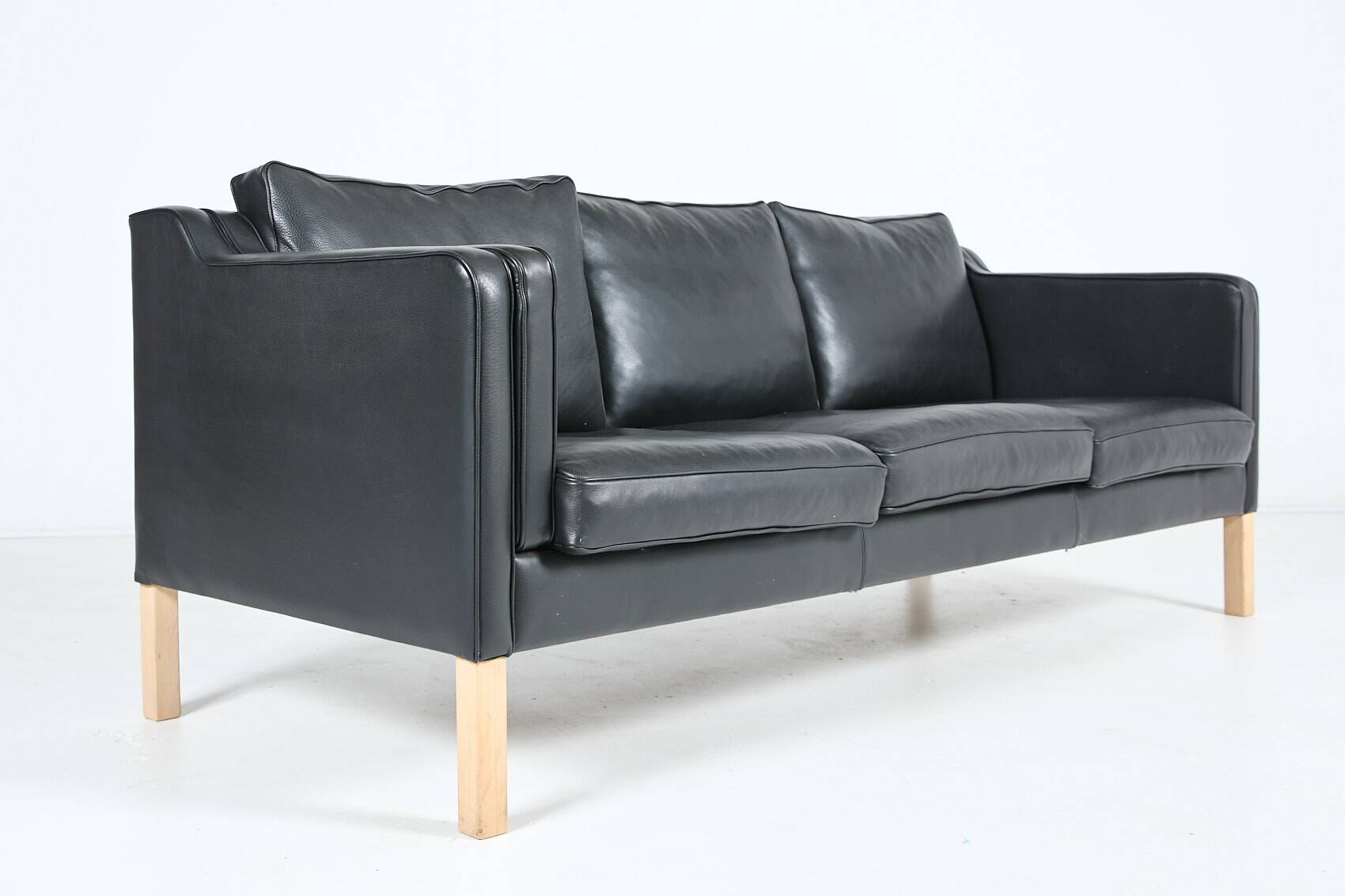 Danish design black leather sofa from Mogens Hansen