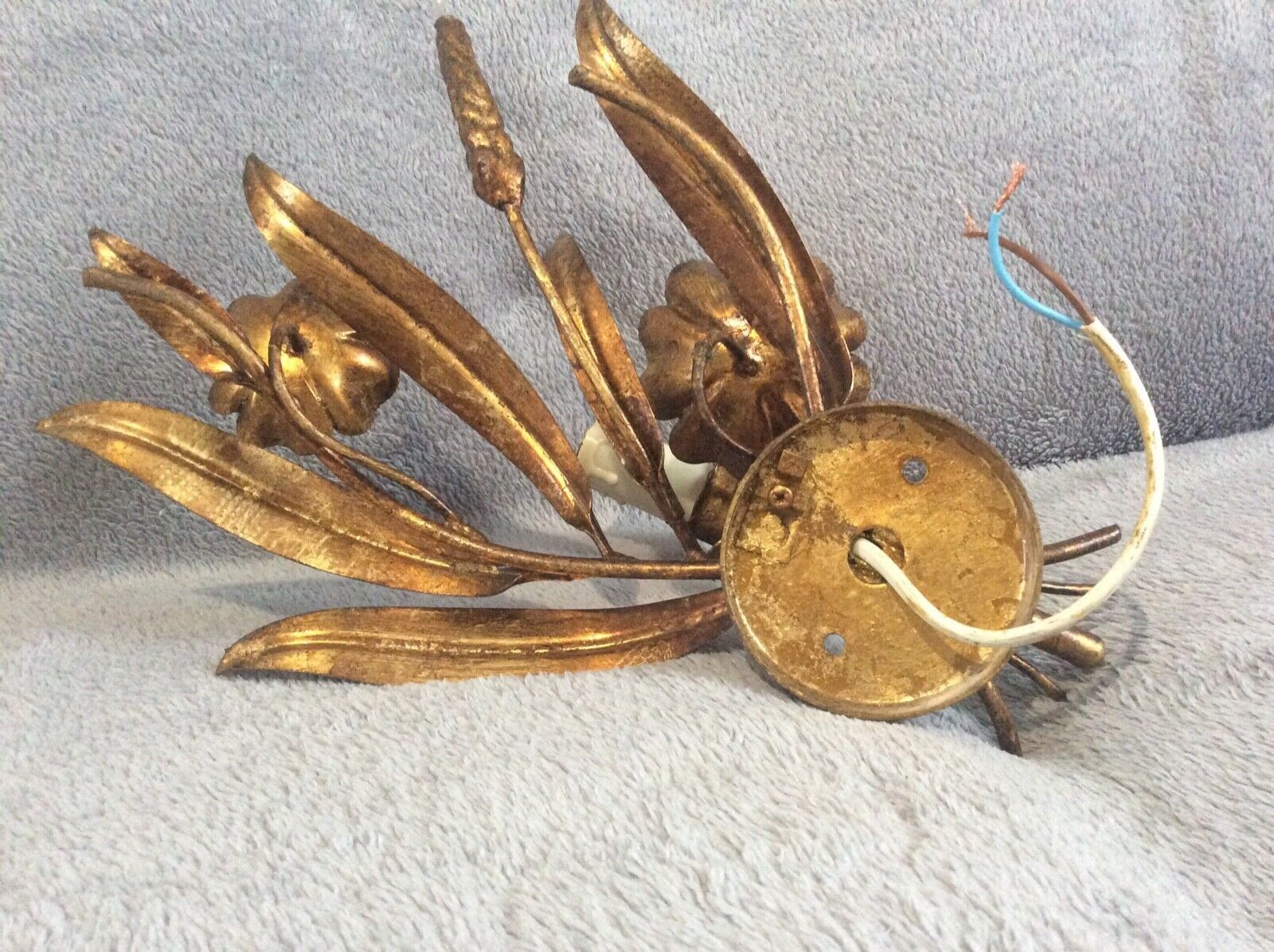 Apply to flower decoration in gilded sheet metal