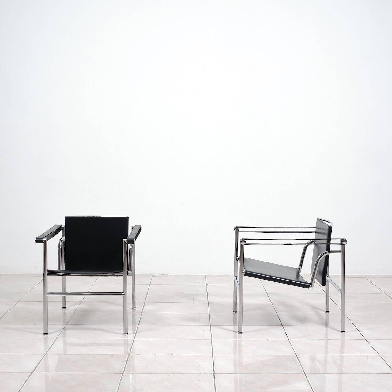 Fauteuil « lc1 » de charlotte perriand pour le corbusier, édités par cassina