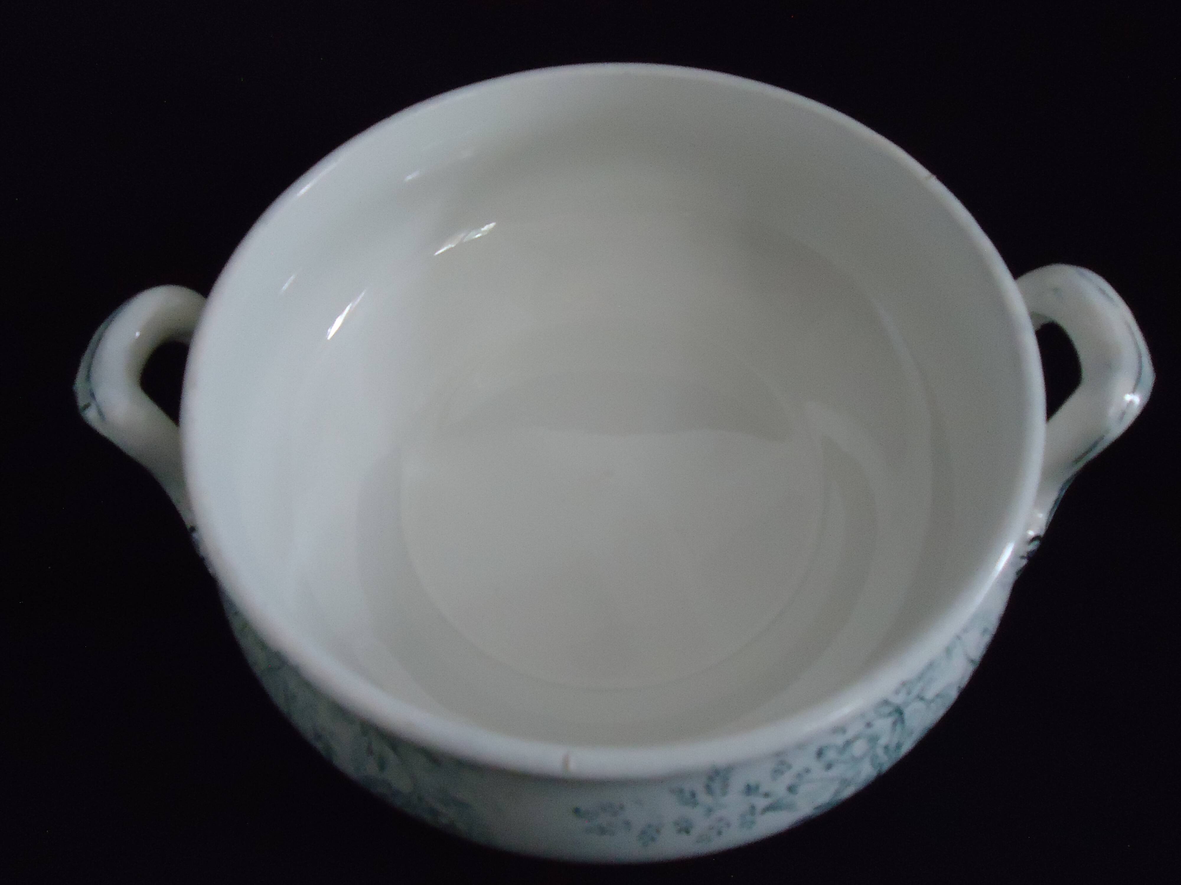 Sarreguemines vegetable soup tureen, “l’epargne toulouse”, eglantine model