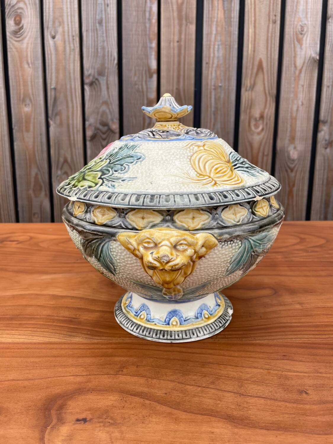 Earthenware soup tureen, 19th century